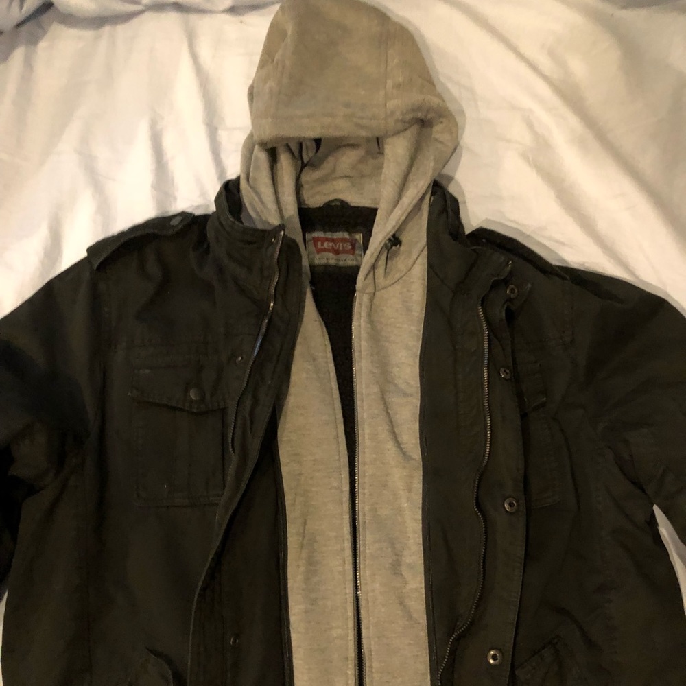 Men’s Levi’s jacket w/ removable  hoodie insert.